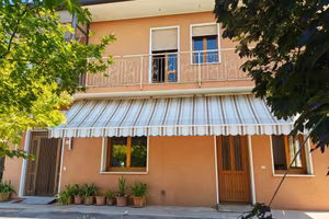 Villa di 400 m² con più di 5 locali e box auto a P