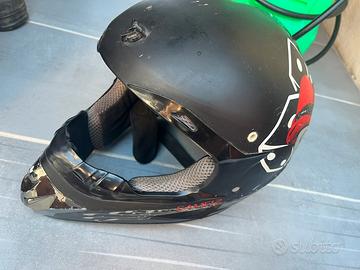 Casco con occhiali