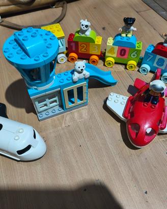 Lego Duplo aereo con torre shattle e trenino 