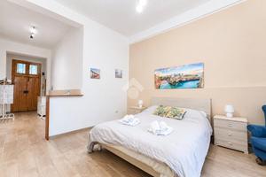 MONOLOCALE A BARI