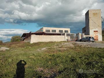 Edificio commerciale di 2200 mq