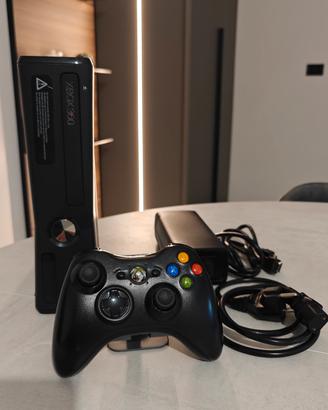 Xbox 360 slim 250 GB + 30.giochi