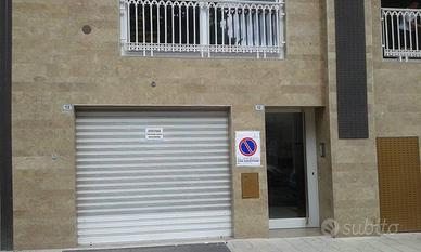 Locale commerciale via Carducci