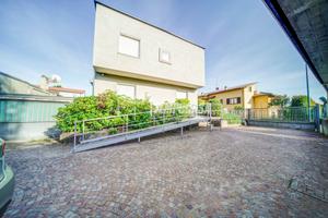 SOLBIATE ARNO - VILLA TRIFAMILIARE