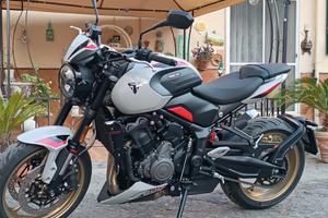 Triumph TRIDENT 800