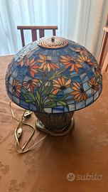 Lampada da tavolo stile Tiffany con vetri colorati