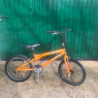 Bicicletta modello bmx