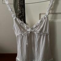 Top bianco taglia S con nastrino e pizzo
