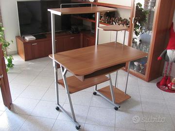 scrivania multiuso per computer