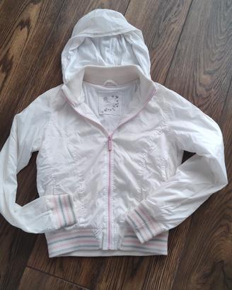 Giubbino bianco estivo con cappuccio.