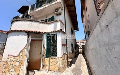 Villa Bifamiliare a schiera adiacenti