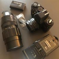 Fotocamera Reflex con accessori