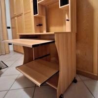 scrivania porta computer