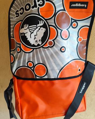 Tracolla Tagger co-branding Crocs
