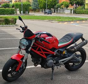 Ducati Monster 696