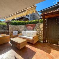 VILLA A SCHIERA A SANTA MARINA