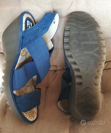 Sandali in pelle Fly London