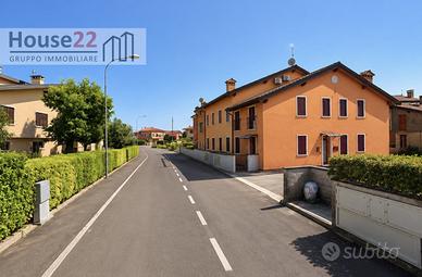 SCHIERA CENTRALE Mq 100 distribuita su 3 livelli a