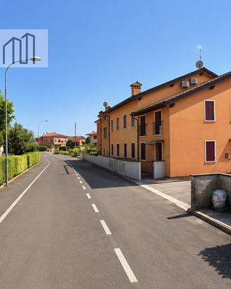 SCHIERA CENTRALE Mq 100 distribuita su 3 livelli a