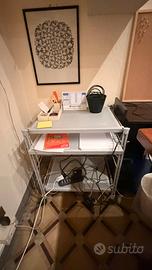 Sceivania compatta in metallo   per PC e tastiera