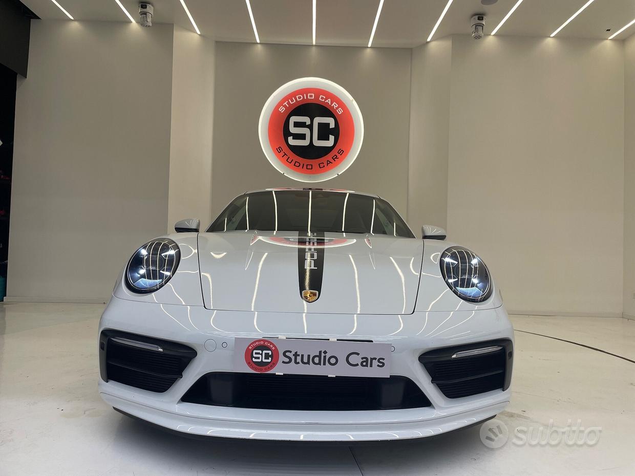 PORSCHE 911 (992)