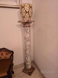 Colonna portavaso in marmo bianco