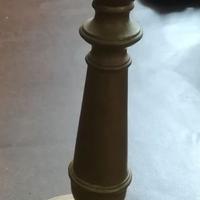 Portacandela in bronzo; altezza 21 cm, diametro 10