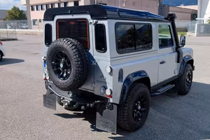 Land Rover Defender T90 
