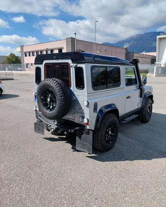 Land Rover Defender T90 