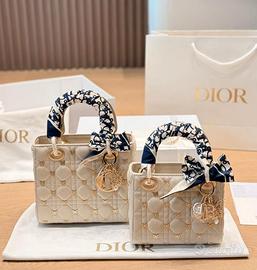 Borsa a mano Dior da donna con borchie a forma di