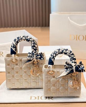 Borsa a mano Dior da donna con borchie a forma di