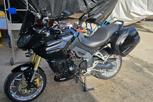 Triumph tiger 1050 full optional