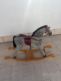 Cavallo a dondolo