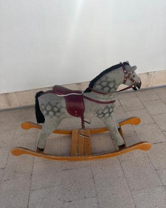 Cavallo a dondolo