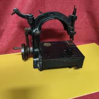 Antica macchina da cucito Bernhard Kohler 1865