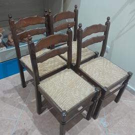 4 sedie  in legno marrone 