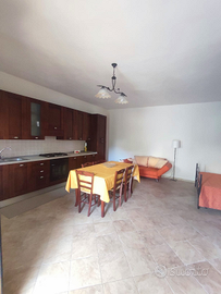 Monolocale accanto al mare