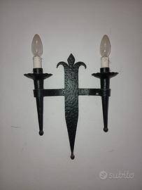 applique a due luci in ferro battuto