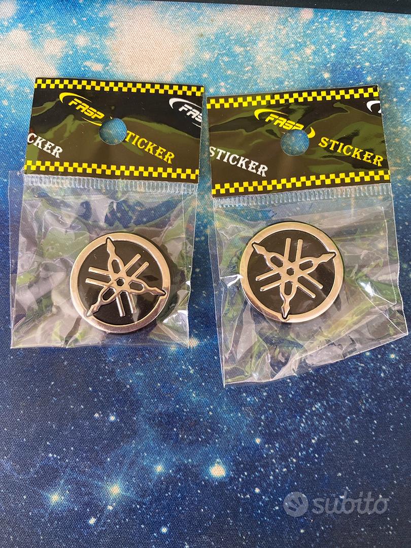 Stemma Piaggio Resinato Adesivo Per Vespa Vecchi Modelli - CIF 5746, Dimensioni 38x48 Mm, Sostituisce Originale 080349