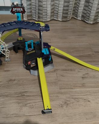 Pista hotwheels spider
