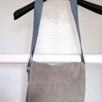 Borsa a tracolla azzurra e grigia in vera pelle