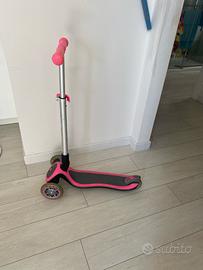 Monopattino 3 ruote Globber rosa per bambini