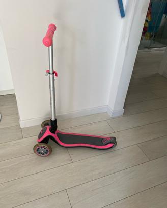 Monopattino 3 ruote Globber rosa per bambini