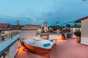 Lucca centro attico grande terrazza vista Duomo