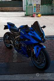 SUZUKI GSX8R 