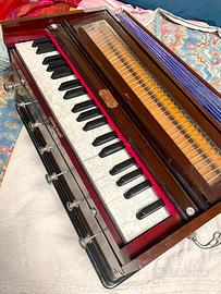 Harmonium indiano Bina
