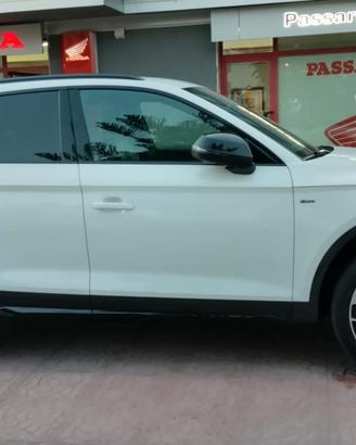 Audi Q5 55 TFSI e quattro S tronic S line Identity