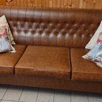 Divano tipo Chesterfield