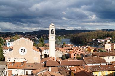 Centro, vista fiume, ampio bilocale arredato