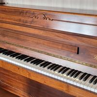 Pianoforte verticale Bachmann al PIANO TERRA